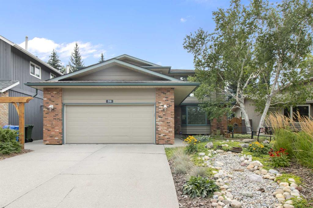 39 Woodgreen Drive SW, Calgary, Alberta, T2W 4B7