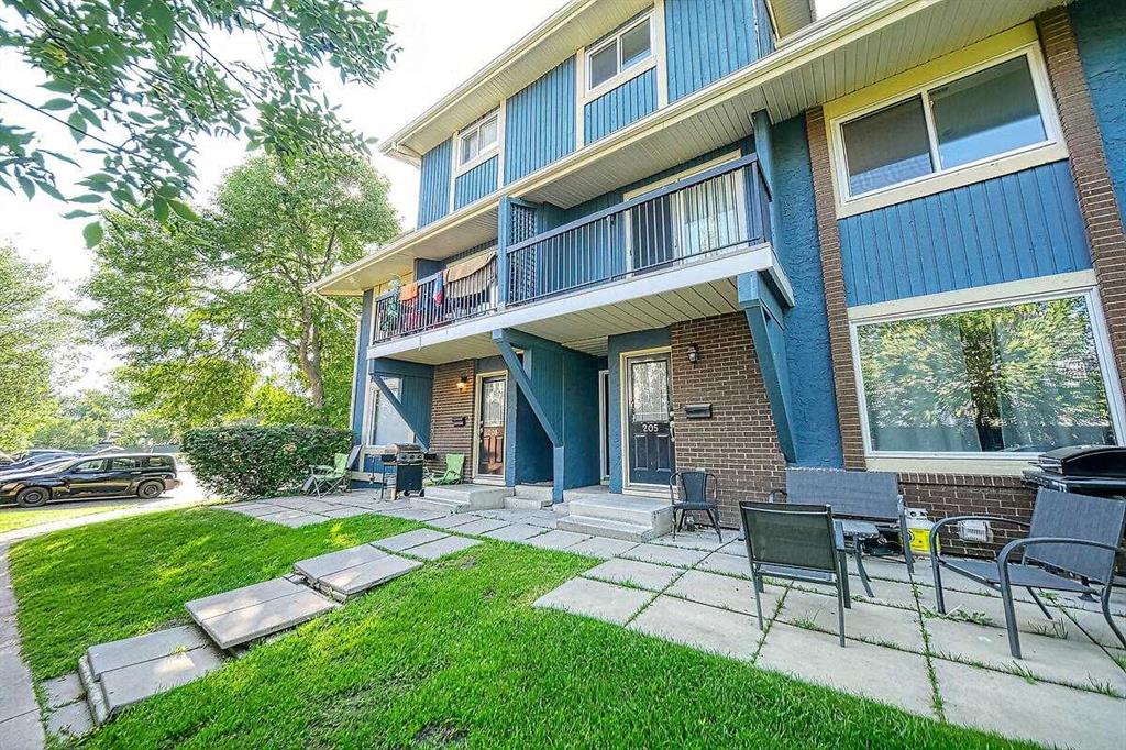 #206 2200 Woodview Drive SW, Calgary, Alberta, T2W 3N6