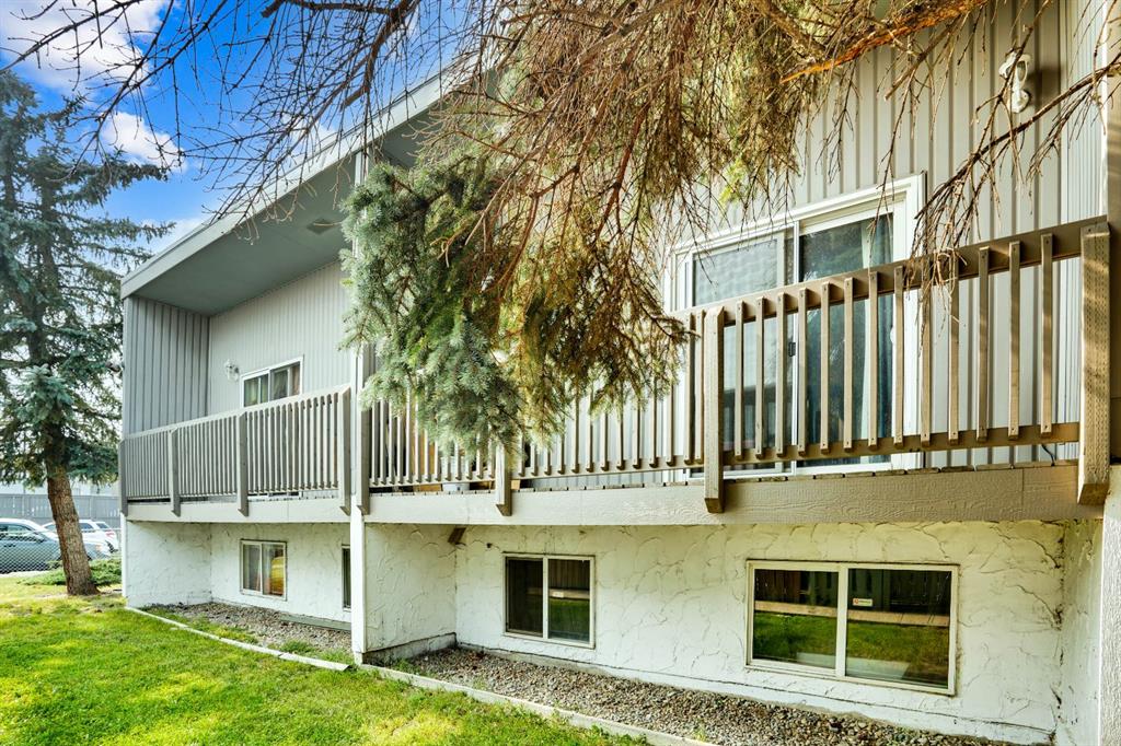#2 459 Huntsville Crescent NW, Calgary, Alberta, T2K 4W3
