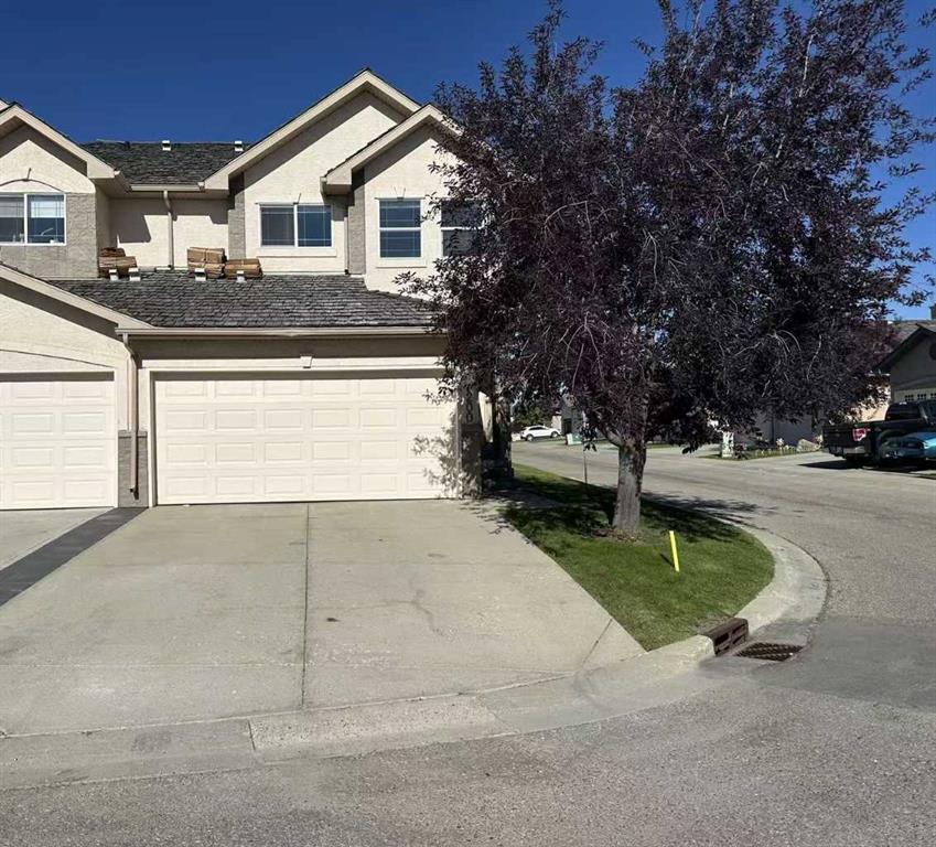 200 Royal Crest View NW, Calgary, Alberta, T3G 5W3