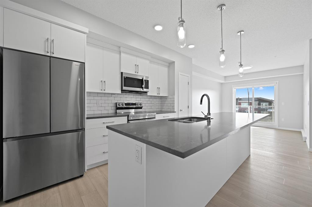 #209 40 carrington Plaza NW, Calgary, Alberta, T3P 1X7