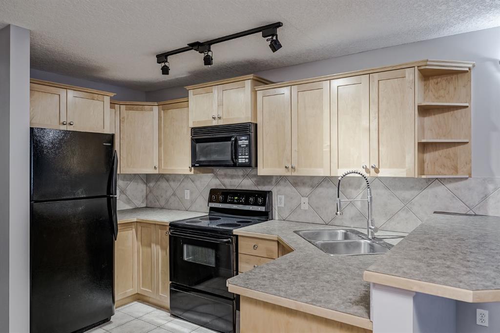 #305 60 38a Avenue SW, Calgary, Alberta, T2S2Z9