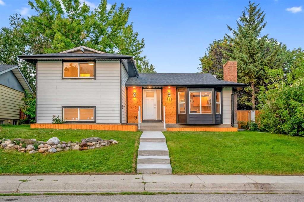 423 Queensland Circle SE, Calgary, Alberta, T2J 4P5