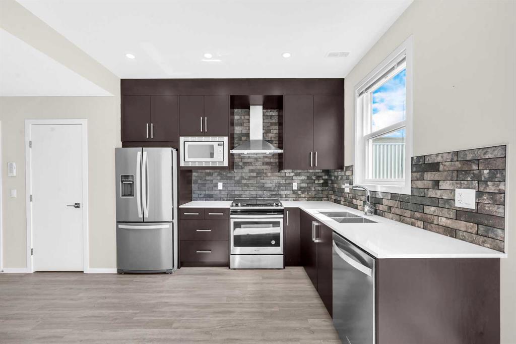 #203 525 Redstone Walk NE, Calgary, Alberta, T3N 1M6