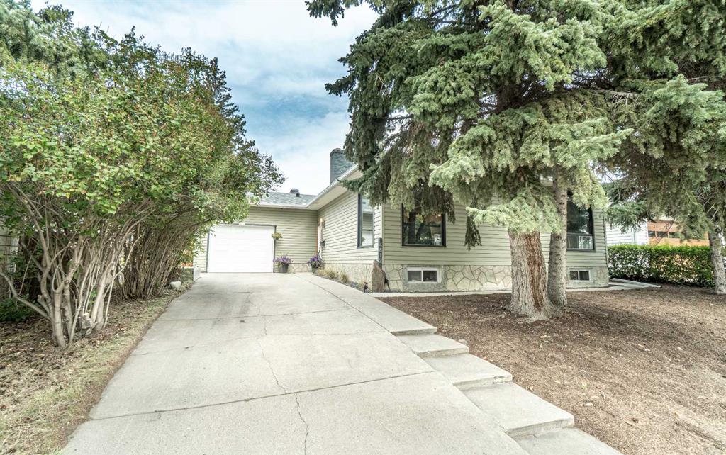 4812 Valiant Drive NW, Calgary, Alberta, T2Y 3B4
