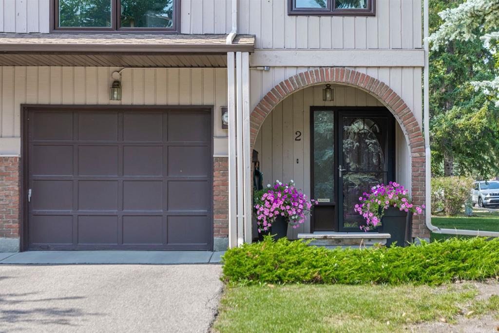 2 Canterbury Gardens SW, Calgary, Alberta, T2W2S9