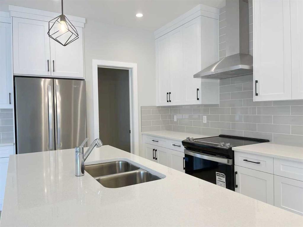 101 Treeline Manor SW, Calgary, Alberta, T2Y 0S3