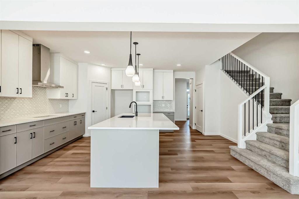 49 Royston Grove NW, Calgary, Alberta, T3L 0M3