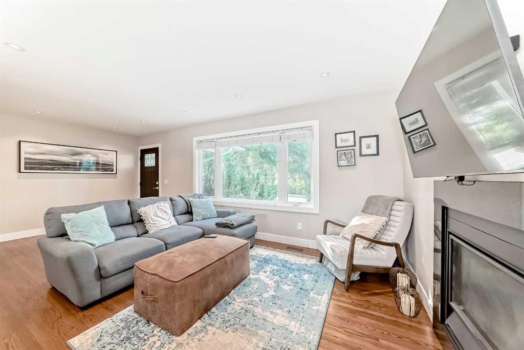 2712 32 Avenue SW, Calgary, Alberta, T2E 0W2