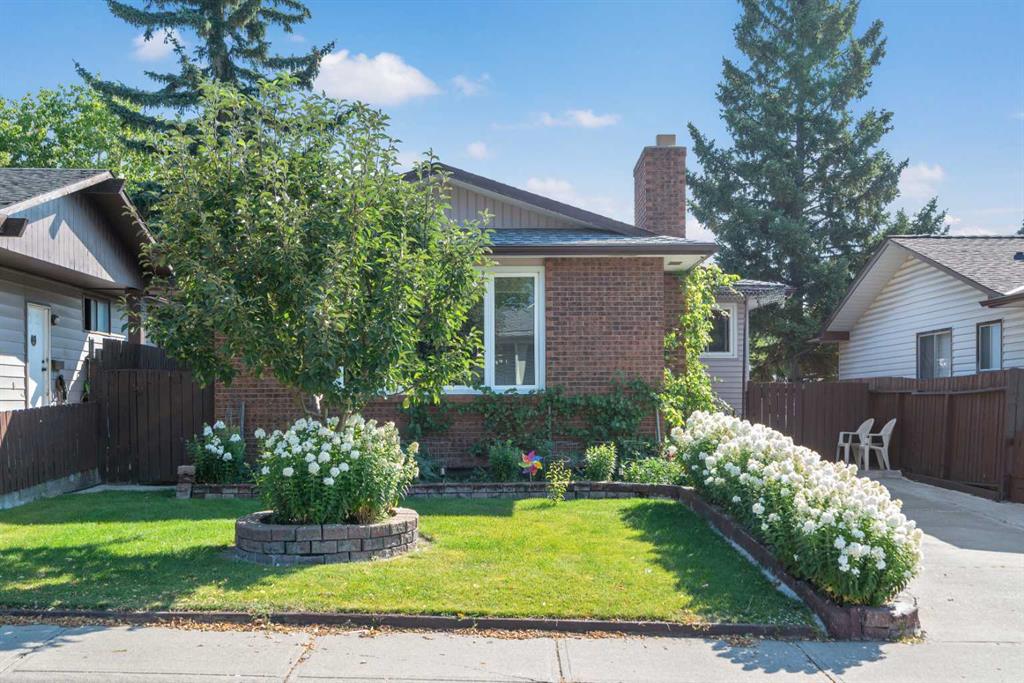 220 Temple Close NE, Calgary, Alberta, T1Y 2B6