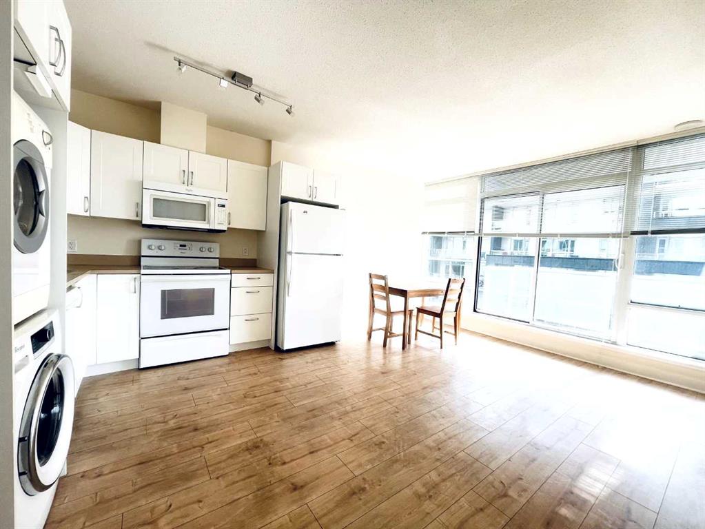 #906 10 Brentwood Common NW, Calgary, Alberta, T2L 2L6