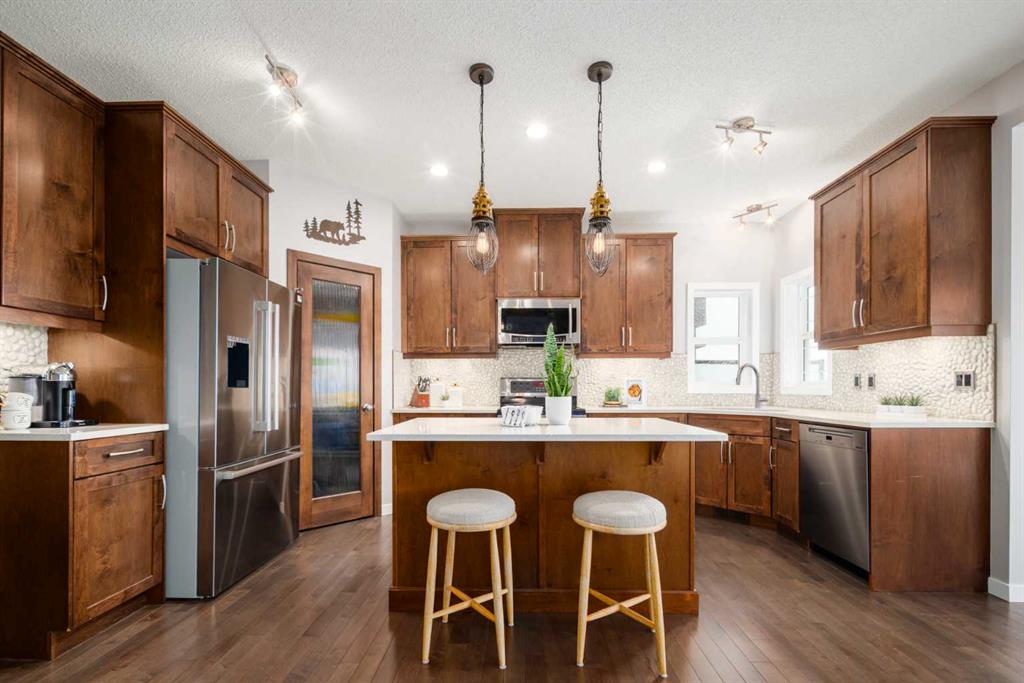 133 Cougar Ridge Close SW, Calgary, Alberta, T3H 0V4