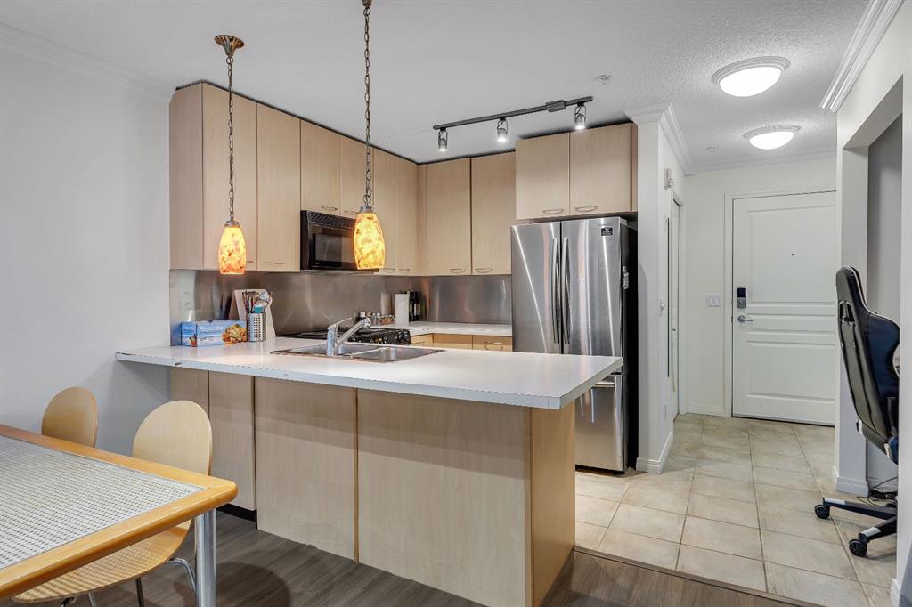 #327 22 Richard Place SW, Calgary, Alberta, T3E 7N6