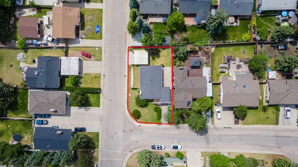 703 130 Avenue SW, Calgary, Alberta, T2W 2M9