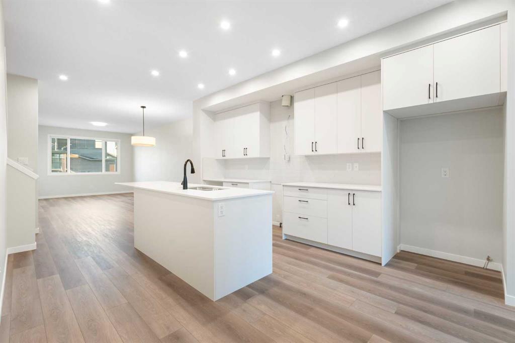 552 Rowmont Boulevard NW, Calgary, Alberta, T3L 0L6