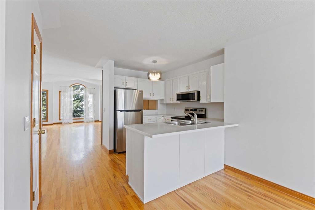 9095 Scurfield Drive NW, Calgary, Alberta, T3L 1L3