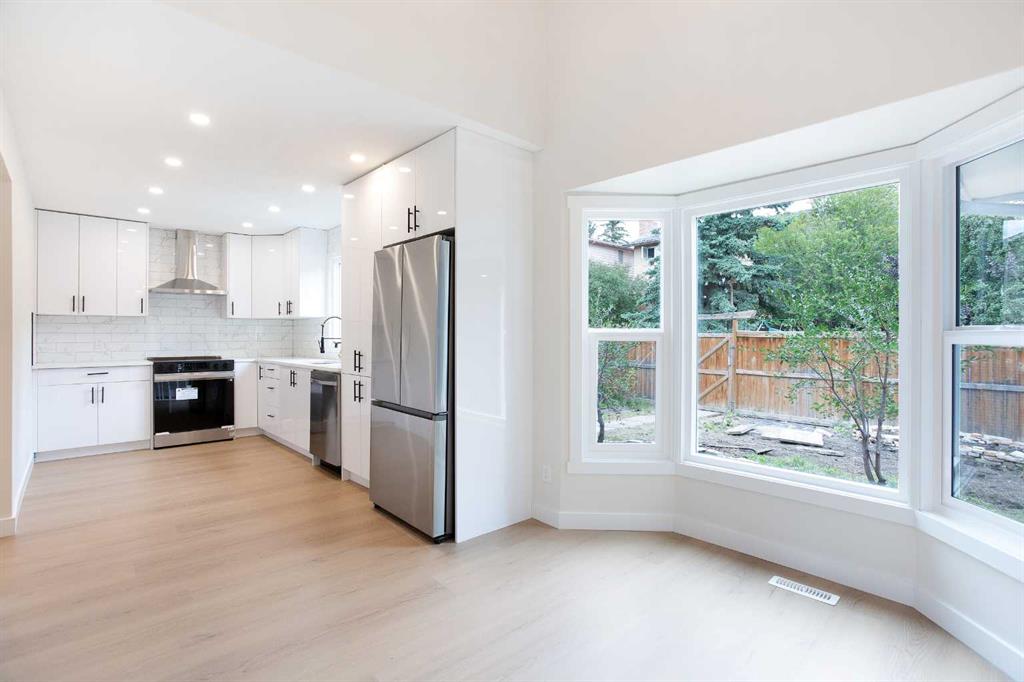 24 Hawkwood Crescent NW, Calgary, Alberta, T3G 1X5