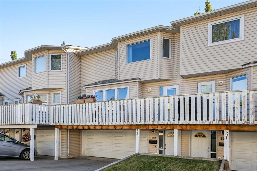 392 Killarney Glen Court SW, Calgary, Alberta, T3E 7H4