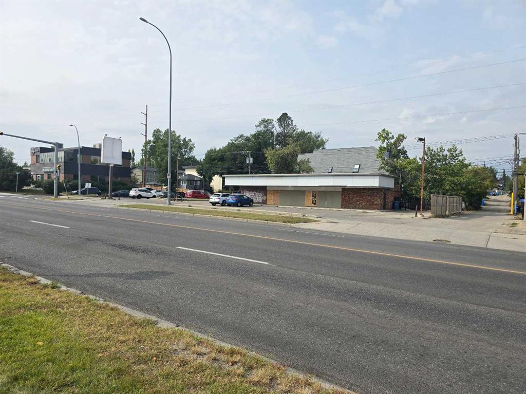 2903 Centre Street NW, Calgary, Alberta, T2E 2V9