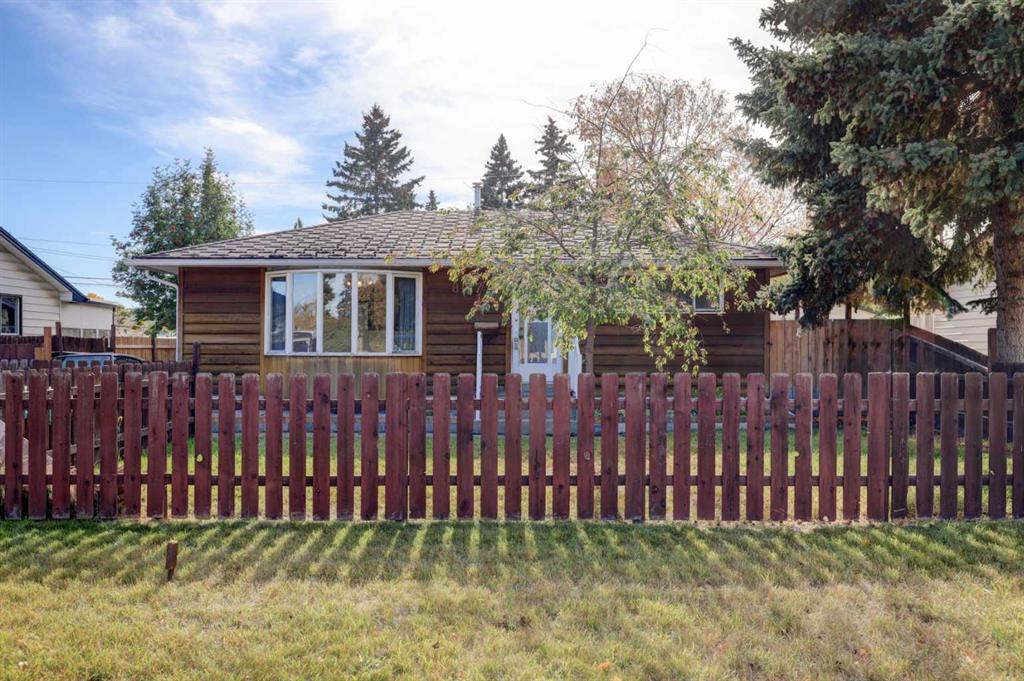8127 43 Avenue NW, Calgary, Alberta, T3B 1X8
