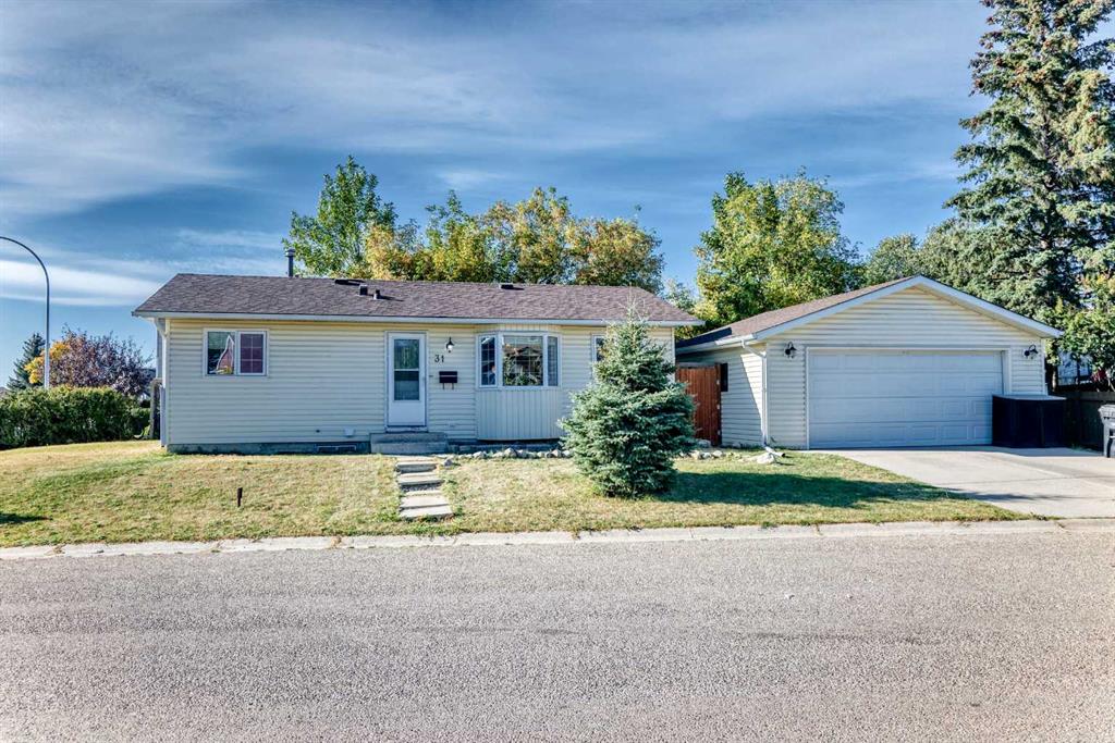 31 Castleglen Crescent NE, Calgary, Alberta, T3J 1N2