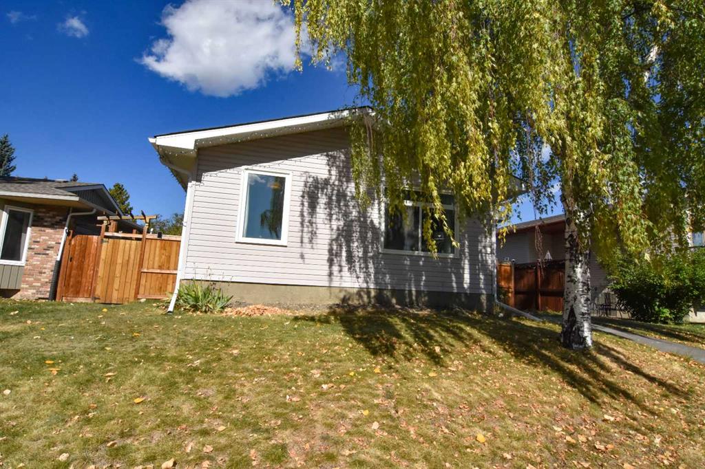 112 Woodvale Road SW, Calgary, Alberta, T2W 3M8