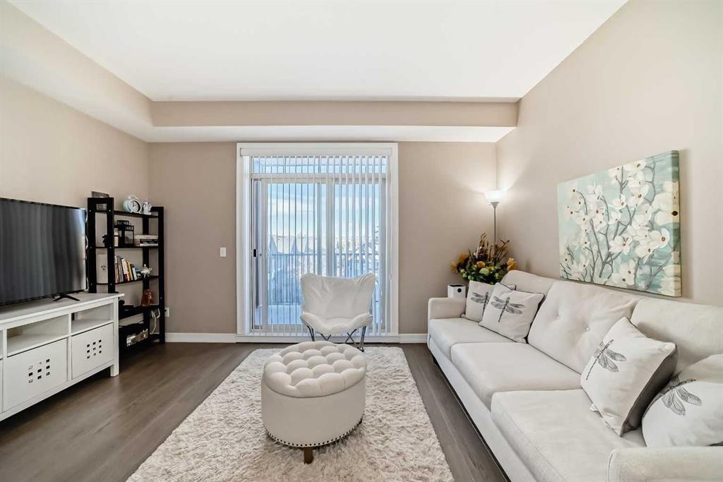 #301 117 Copperpond SE, Calgary, Alberta, T2Z5E2