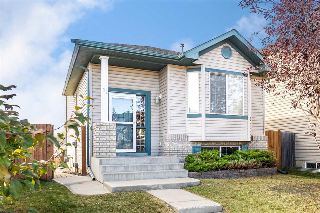 39 Saddlemont Manor NE, Calgary, Alberta, T3J 4Z5