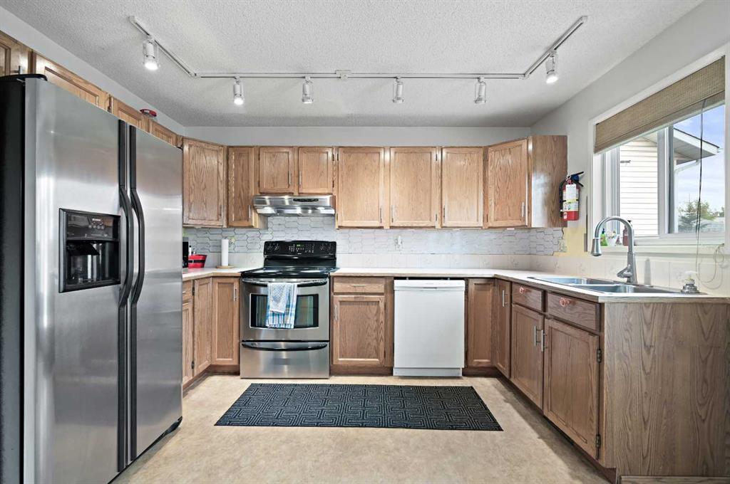 24 Laguna Close NE, Calgary, Alberta, T1Y 6V1