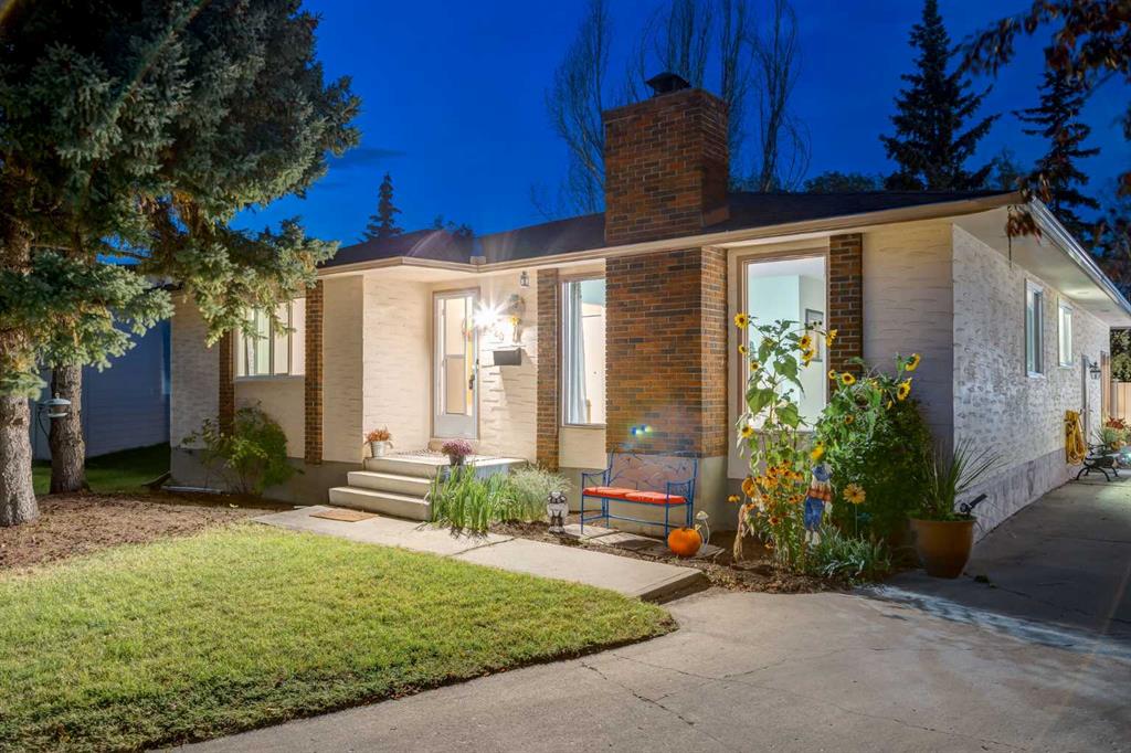 220 Oakridge Place SW, Calgary, Alberta, T2V 1V2