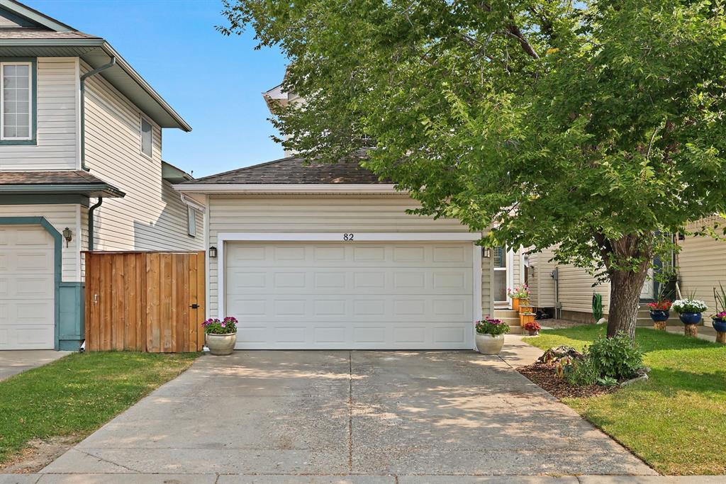 82 Erin Grove SE, Calgary, Alberta, T2B 3L2