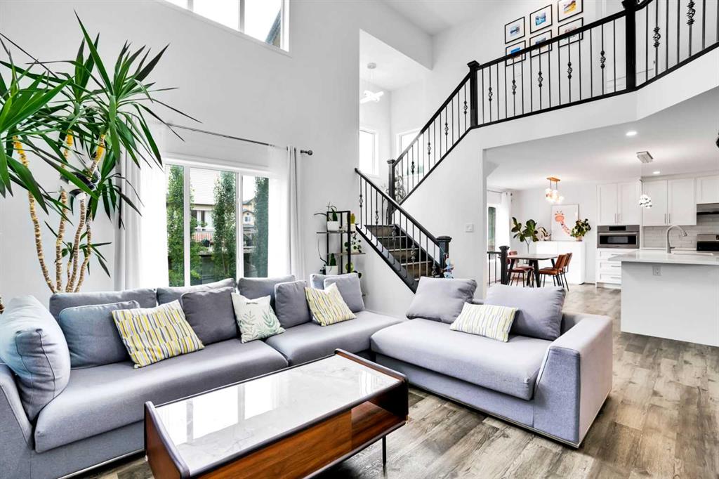 73 Elkton Way SW, Calgary, Alberta, T3H 4Y9