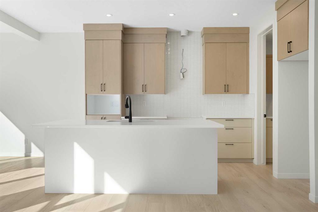 17 Marmot Passage NW, Calgary, Alberta, T3R 2J3