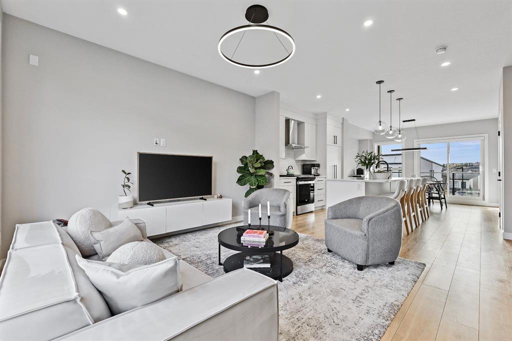 2225 77 Street SW, Calgary, Alberta, T3H6E1