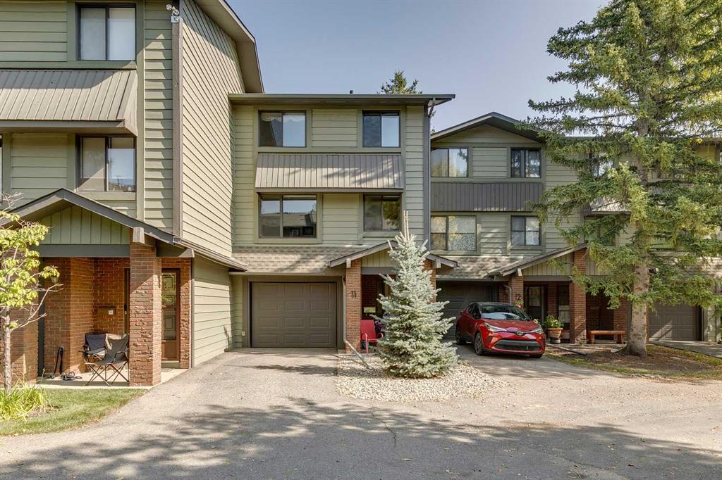 #11 10030 Oakmoor Way SW, Calgary, Alberta, T2V 4S8