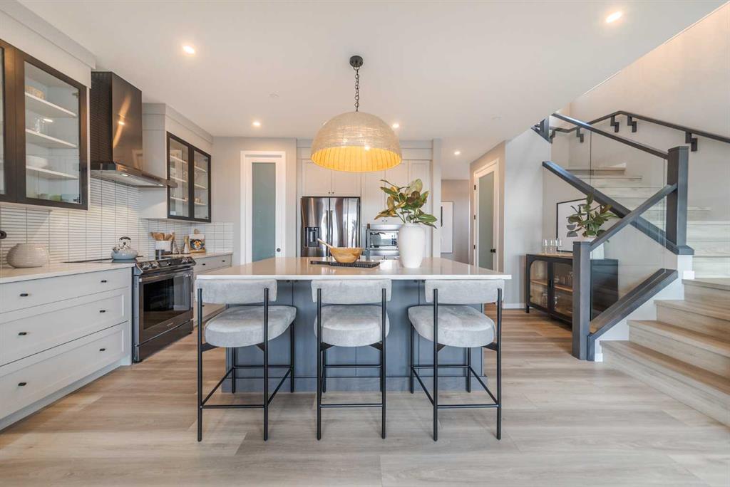 191 Lucas Common NW, Calgary, Alberta, T3P 2B3