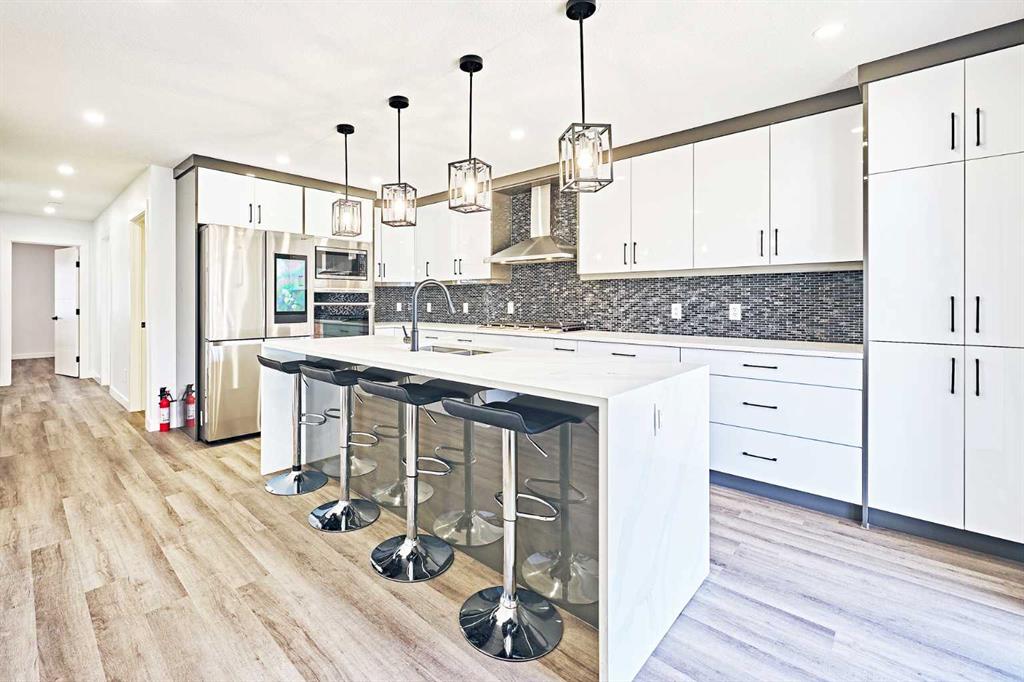 77 Hartford Road NW, Calgary, Alberta, T2K2A4