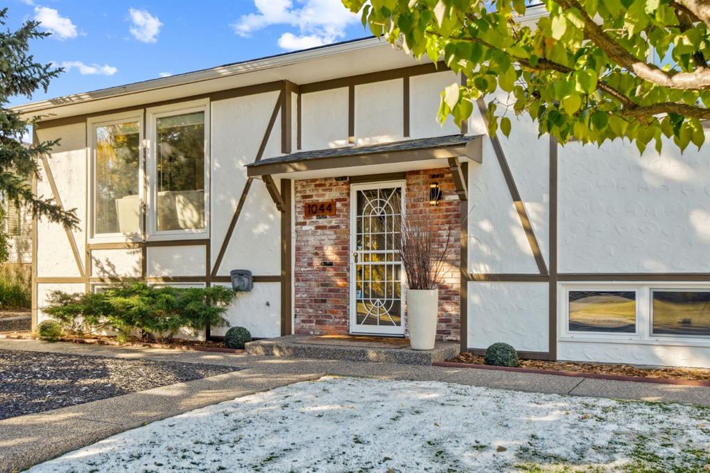 1044 Cannock Place SW, Calgary, Alberta, T2W 1M7