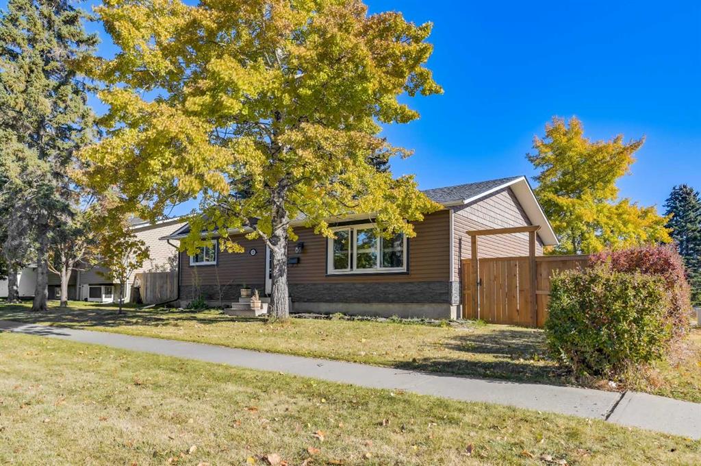 828 Queensland Drive SE, Calgary, Alberta, T2J4T1