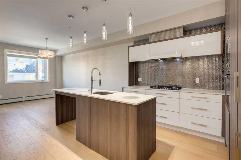 #205 119 19 Street NW, Calgary, Alberta, T2N 2S7