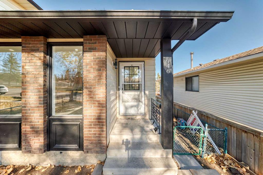 946 Berkley Drive NW, Calgary, Alberta, T3K1A2