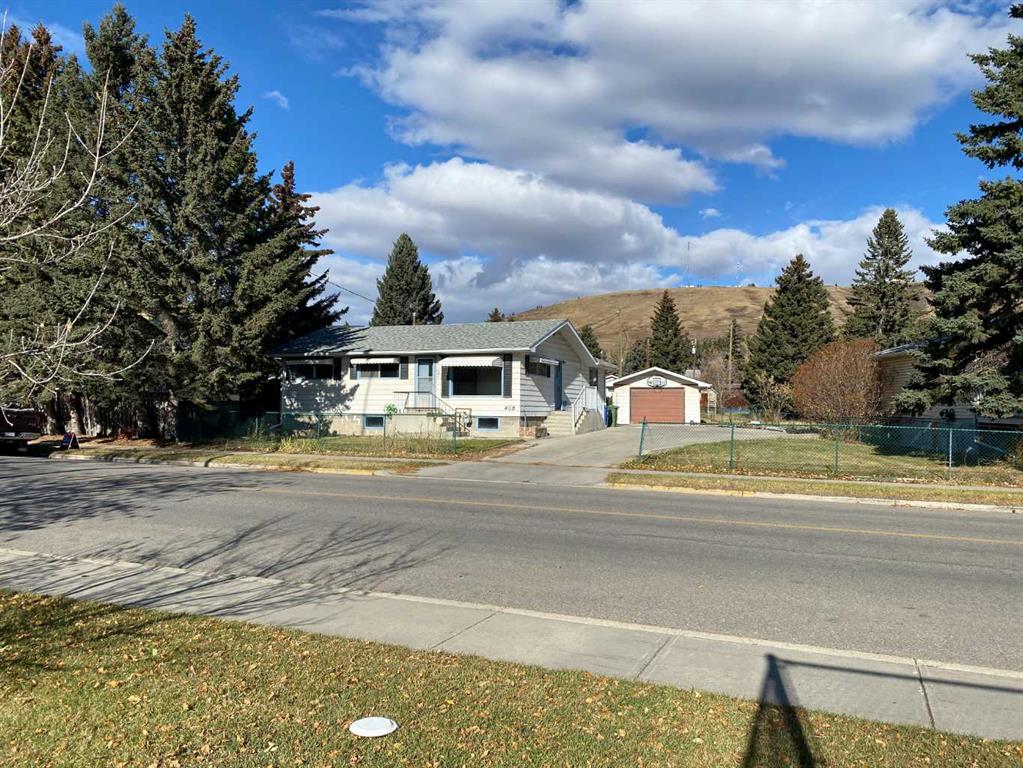 408 1st Street E, Cochrane, Alberta, T4C 1C7