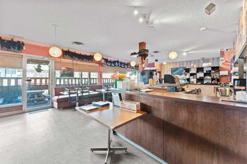 17 Ave & 14 St Japanese Restaurant Avenue SW, Calgary, Alberta, T3C 1E2