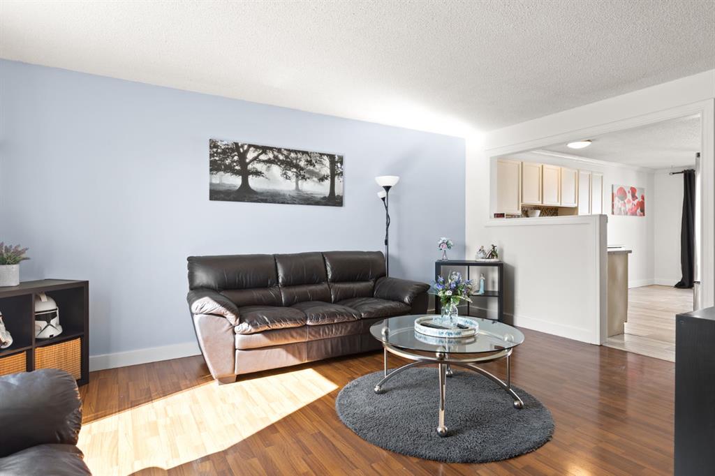 7 Erin Park Bay SE, Calgary, Alberta, T2A 2V4