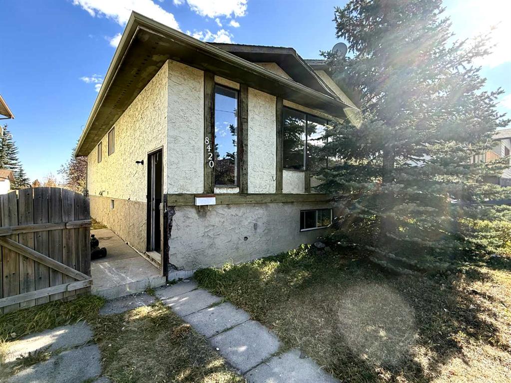 8420 Centre Street N, Calgary, Alberta, T3K 1K7