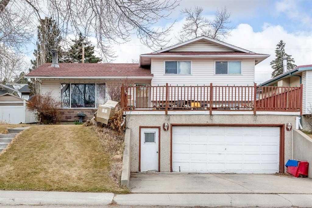 7803 Hunterslea Crescent NW, Calgary, Alberta, T2K 4M3