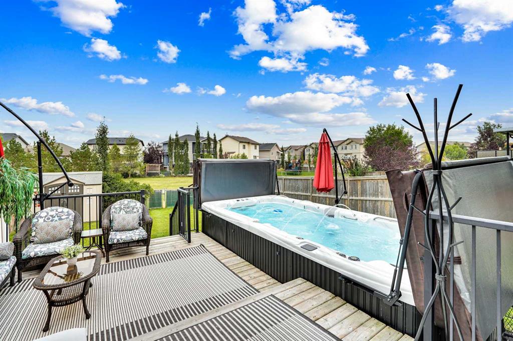 142 Luxstone View SW, Airdrie, Alberta, T4B 0J9