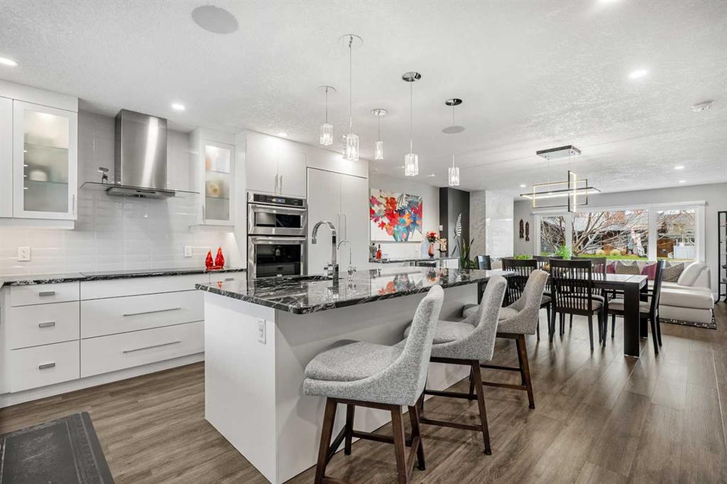 348 Parkwood Close SE, Calgary, Alberta, T2J 3W1