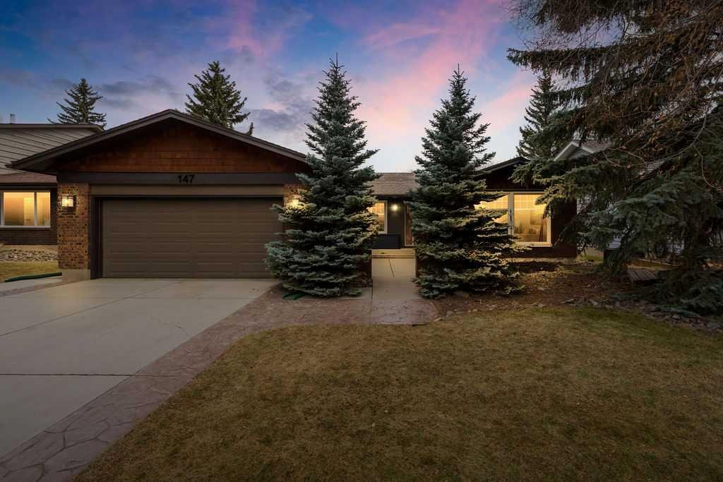147 Oakside Place SW, Calgary, Alberta, T2V 4R1