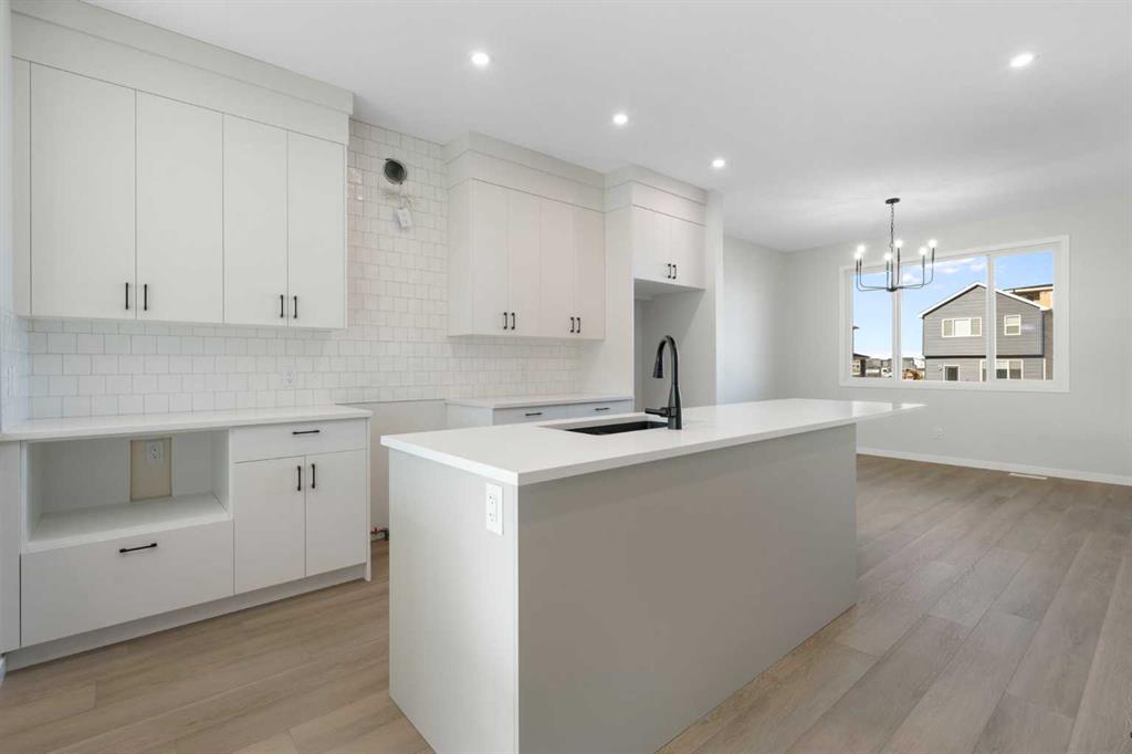 13 Creekview Manor SW, Calgary, Alberta, T2X 5Y4